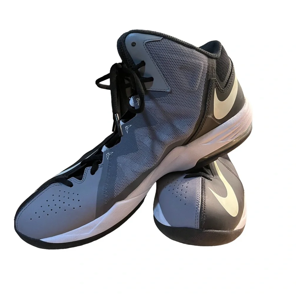 Nike AirMax Stutter Step 2 basketball sneakers with bag. Size 11.5